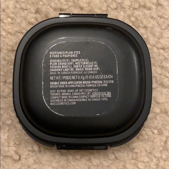 MAC Keepsakes Eye shadow. Plum palette. - Picture 2 of 5